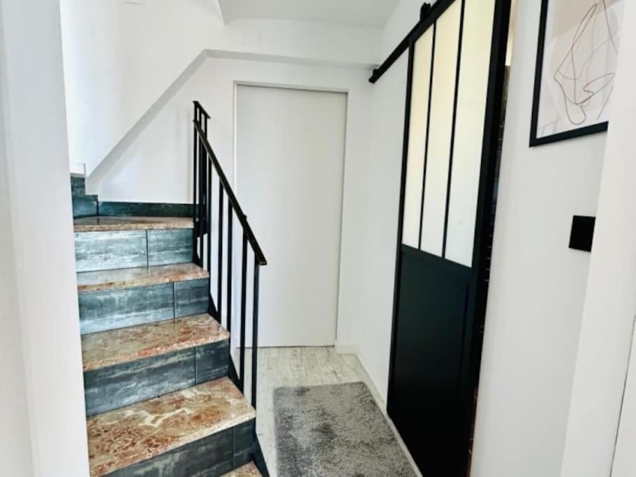 Seaview Dreams Luxury 2 Bedroom With Amazing Views And Balcony By Namaste Elite Apartamento