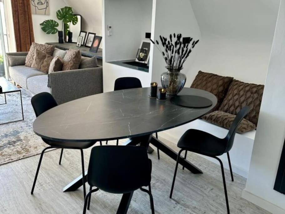 Seaview Dreams Luxury 2 Bedroom With Amazing Views And Balcony By Namaste Elite Apartment *